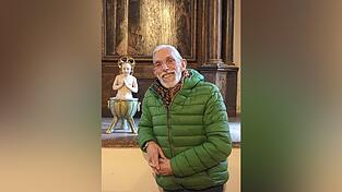 Bruno Feldmann mit einer Figur des Heiligen Vitus. Bruno Feldmann mit einer Figur des Heiligen Vitus.