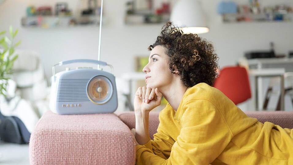 Hunderte Radiosender in Europa haben am Freitagmorgen gleichzeitig 'Give Peace A Chance' von John Lennon gespielt - als Zeichen gegen den Krieg in der Ukraine. (Symbolbild) Hunderte Radiosender in Europa haben am Freitagmorgen gleichzeitig 'Give Peace A Chance' von John Lennon gespielt - als Zeichen gegen den Krieg in der Ukraine. (Symbolbild)