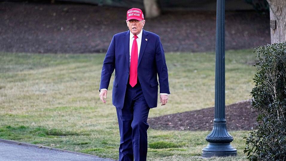 US-Präsident Trump war am Samstag in seinem Anwesen Mar-a-Lago in Florida. US-Präsident Trump war am Samstag in seinem Anwesen Mar-a-Lago in Florida.