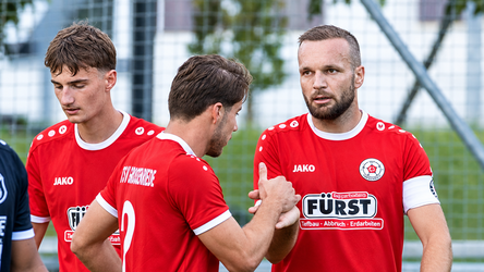 Legt mit dem Treffer zum 1:0 den Grundstein für den Sieg Türk Gücüs in Seebach: Almir Mesanovic (r.). Legt mit dem Treffer zum 1:0 den Grundstein für den Sieg Türk Gücüs in Seebach: Almir Mesanovic (r.).