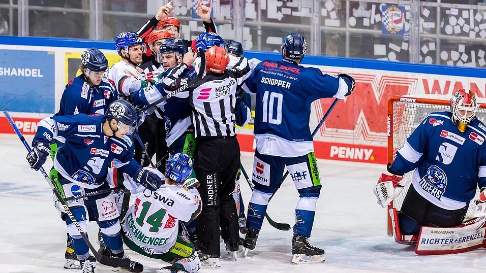 Die Straubing Tigers haben die Augsburger Panther mit 3:1 besiegt. Die Straubing Tigers haben die Augsburger Panther mit 3:1 besiegt.