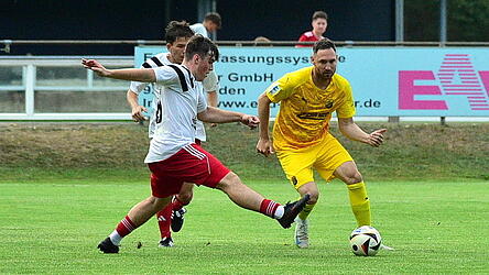 Markus Ziereis (gelbes Trikot) gab am Dienstagabend sein Comeback nach Kreuzbandriss, den er sich am 13. Juli 2025 zugezogen hatte und erzielte auch gleich ein Tor. Markus Ziereis (gelbes Trikot) gab am Dienstagabend sein Comeback nach Kreuzbandriss, den er sich am 13. Juli 2025 zugezogen hatte und erzielte auch gleich ein Tor.
