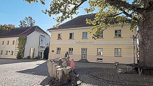Die beiden Geb&auml;ude der Kreismusikschule in Mitterfels. Teil des Planes f&uuml;r die Zusammenlegung der Kreismusikschule und der VHS w&auml;re, diese Geb&auml;ude aufzugeben und die Kreismusikschule in die R&auml;ume der VHS in Oberalteich zu integrieren.