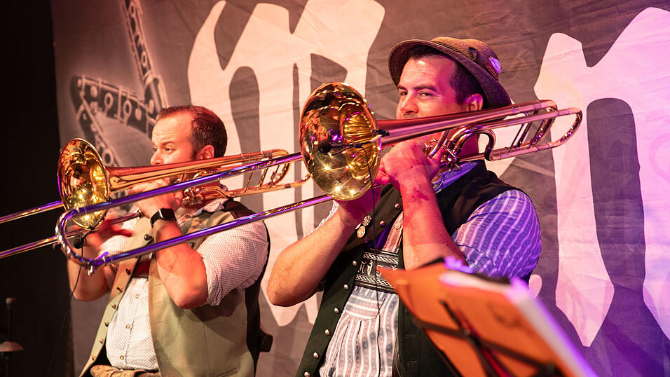 Echte Blasmusikfans lie&szlig;en sich auch den zweiten Auftritt in Folge am Dienstagabend nicht entgehen.