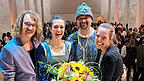 Agnes und Albrecht haben gemeinsam und mit ihren Liebsten eine großartige Festspielzeit, trotz verregneter Premiere (v.l.): Florian Reichl, Elena Hammerschmid, Sebastian und Maria Danner.