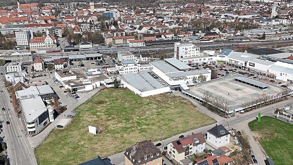 Der Gäubodenpark und seine seit Langem brachliegende Grünfläche, die Erweiterungsspielraum bietet.
