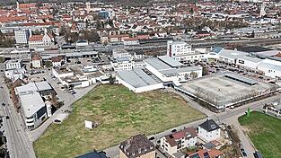 Der Gäubodenpark und seine seit Langem brachliegende Grünfläche, die Erweiterungsspielraum bietet.