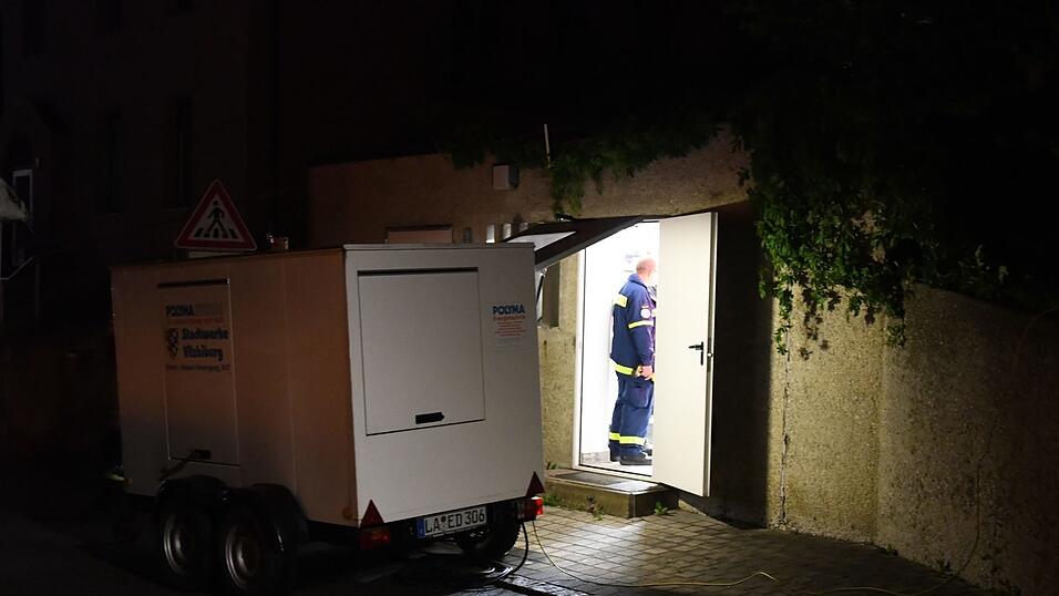 In Aich in der Gemeinde Bodenkirchen st&uuml;rzten B&auml;ume um, Keller wurden &uuml;berschwemmt.