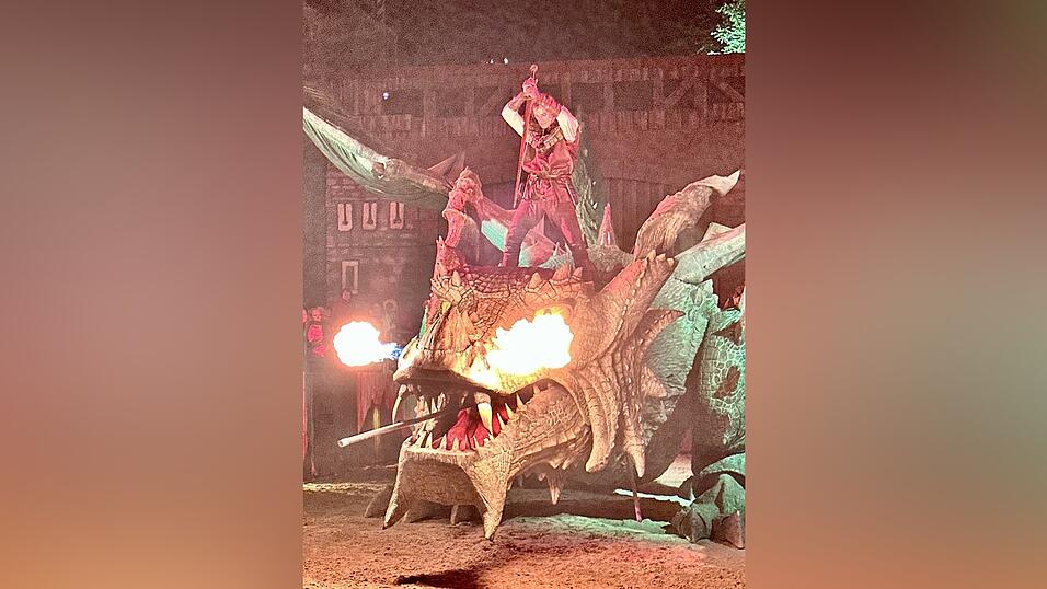 Eindr&uuml;cke von der Gruppe 'blau', die am Freitagabend die Drachenstich-Premiere gespielt hat.