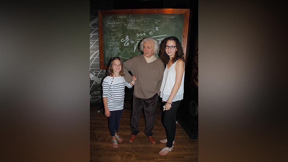 Auch Albert Einstein begeisterte Laura (rechts) und ihre Schwester.