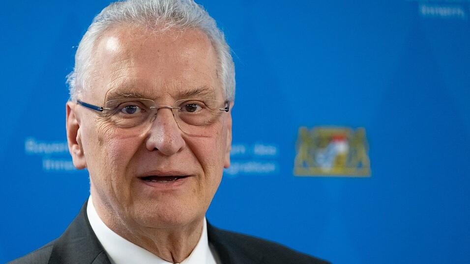 Der Innenminister ist mit der Entwicklung der Asyl-Zahlen zufrieden. (Archivbild) Der Innenminister ist mit der Entwicklung der Asyl-Zahlen zufrieden. (Archivbild)