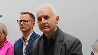 Stadtwerke Leiter Thomas Merkl und Bereichsleiter Patrick Edenhofer waren in der Kreisausschusssitzung zu Gast. Stadtwerke Leiter Thomas Merkl und Bereichsleiter Patrick Edenhofer waren in der Kreisausschusssitzung zu Gast.