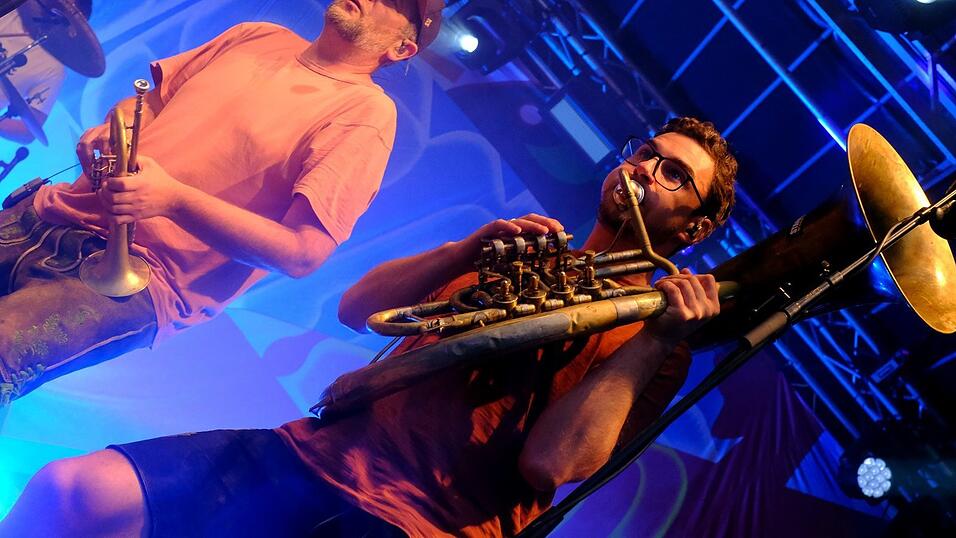 LaBrassBanda begeisterte am Donnerstagabend das Publikum in Straubing.