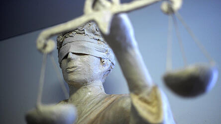 Ein Chamer Rentner wollte sich bez&uuml;glich seiner Trunkenheitsfahrt rausreden - aber das Gericht glaubte seinem Vortrag nicht.&nbsp;(Symbolbild)