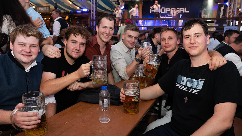 Die Partybilder vom Mittwoch, 12. August, aus dem Festzelt Wenisch. Die Partybilder vom Mittwoch, 12. August, aus dem Festzelt Wenisch.