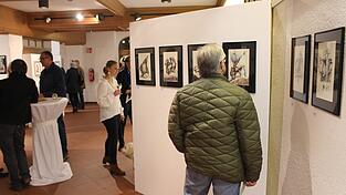 Verfremdete Wesen sind ein wesentlicher Bestandteil des surrealen Werks von Ferry Baierl.