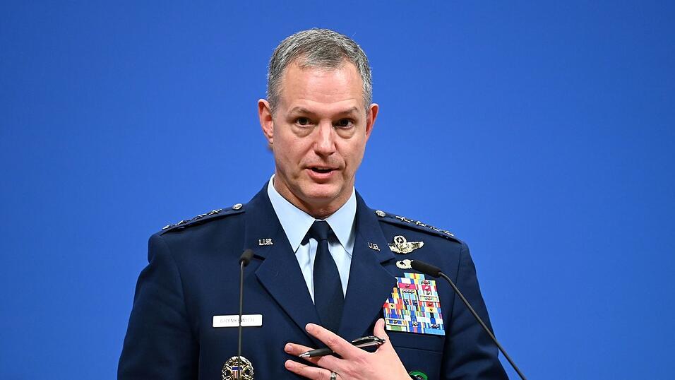 Der Oberbefehlshaber der Nato-Streitkräfte in Europa, Alexus Grynkewich, erwartet kurzfristig keine weiteren Ankündigungen - langfristig aber schon. Der Oberbefehlshaber der Nato-Streitkräfte in Europa, Alexus Grynkewich, erwartet kurzfristig keine weiteren Ankündigungen - langfristig aber schon.