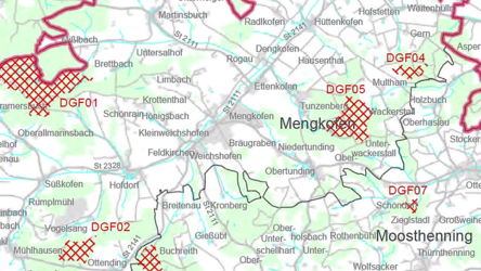Rot schraffiert sind hier die Windvorranggebiete des Regionalen Planungsverbandes Landshut markiert.