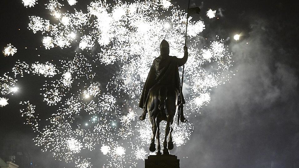 Das in Kraft getretene Gesetz verbietet unter anderem den Verkauf von Feuerwerkskörpern auf Märkten und an mobilen Verkaufsständen. (Archivbild)