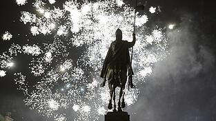 Das in Kraft getretene Gesetz verbietet unter anderem den Verkauf von Feuerwerkskörpern auf Märkten und an mobilen Verkaufsständen. (Archivbild)