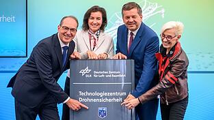 In Cochstedt ist ein neues Technologiezentrum f&uuml;r Drohnensicherheit er&ouml;ffnet worden.