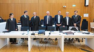 Der Wirt Alexander Egger hat f&uuml;nf Anw&auml;lte und einen Sachverst&auml;ndigen an der Seite.