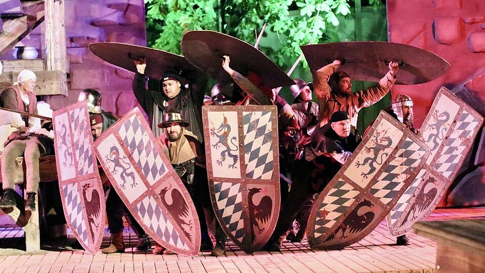 Eindr&uuml;cke von der Gruppe 'blau', die am Freitagabend die Drachenstich-Premiere gespielt hat.