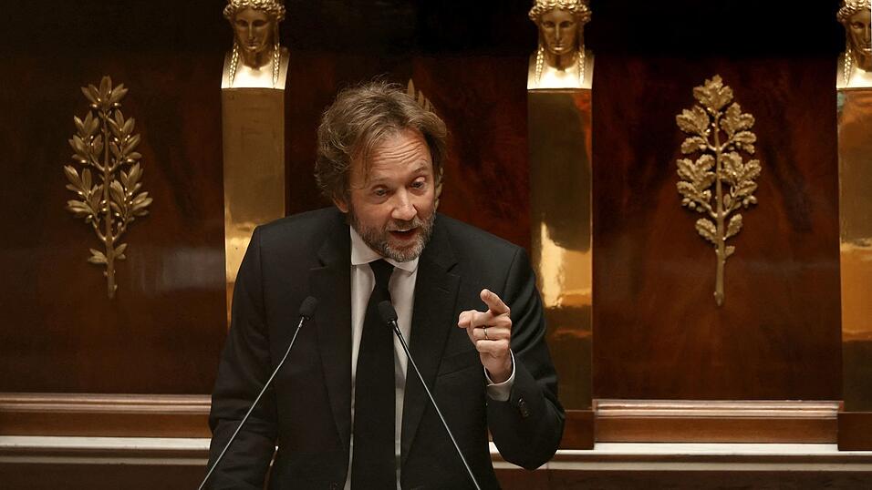 Der Fraktionschef von Frankreichs Sozialisten, Boris Vallaud, stellt sich in der politischen Krise hinter die Regierung.