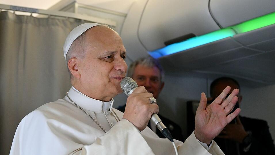 Papst Leo XIV. lässt sich von Trump nicht einschüchtern. Papst Leo XIV. lässt sich von Trump nicht einschüchtern.