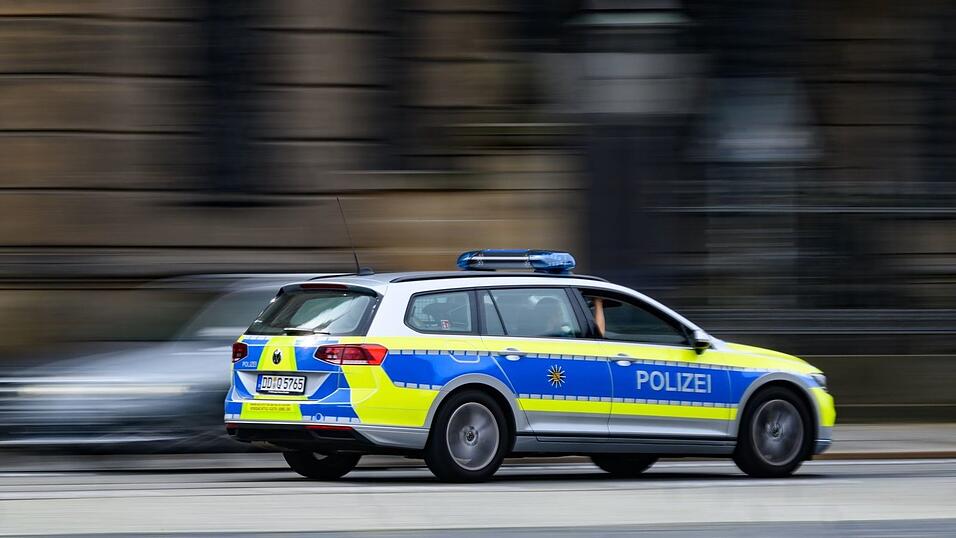 Bei einem Unfall mit einem Linienbus auf der Bundesstraße 307 sind mehrere Menschen verletzt worden. (Symbolbild) Bei einem Unfall mit einem Linienbus auf der Bundesstraße 307 sind mehrere Menschen verletzt worden. (Symbolbild)