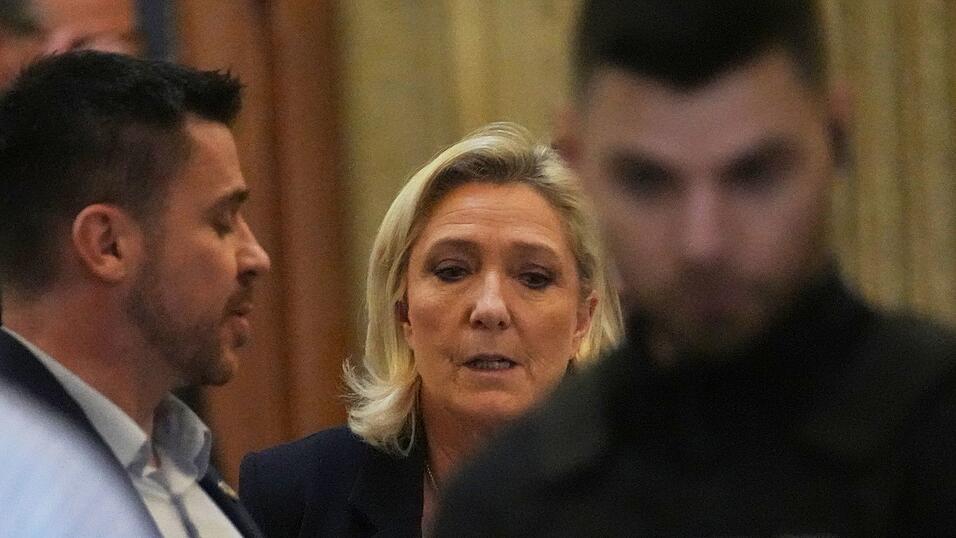 Auch in Berufung fordert die Anklage, Le Pen zeitweise das passive Wahlrecht zu entziehen. (Archivbild)