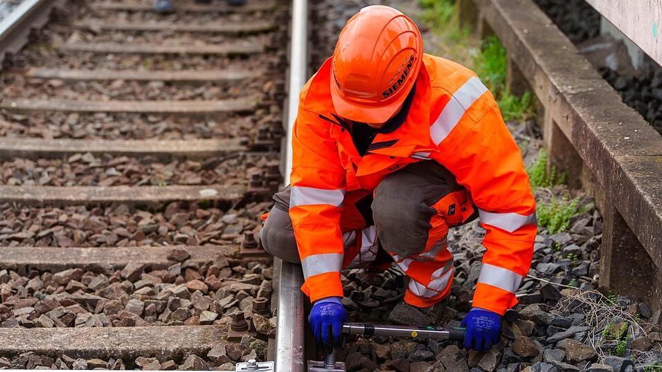Das bundesweite Schienennetz ist dringend sanierungsbedürftig. (Archivbild) Das bundesweite Schienennetz ist dringend sanierungsbedürftig. (Archivbild)