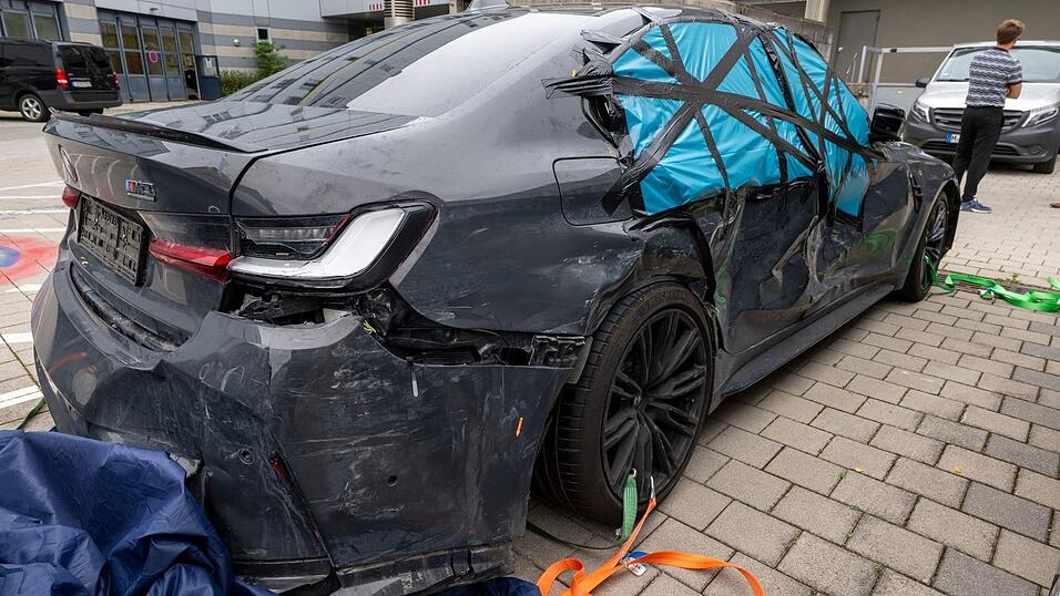 Das Tatfahrzeug wurde bei der Festnahme gerammt.
