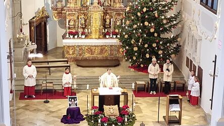 Gedenkamt für Papst Benedikt XVI. mit Dekan Heinrich Blömecke.