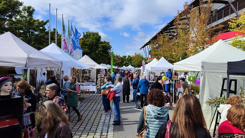 Zum sechsten Mal fand der Markt auf dem Gelände des Technologie- und Gründerzentrums am Hafen statt. 90 Aussteller boten ihre selbstgemachten Waren an.