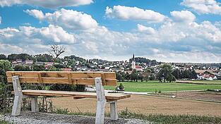 In die Heimat schauen und den Gedanken freien Lauf lassen, das verbinden viele Leser mit dem Lieblingsplatzerl - so auch Hubert Aumeier. In die Heimat schauen und den Gedanken freien Lauf lassen, das verbinden viele Leser mit dem Lieblingsplatzerl - so auch Hubert Aumeier.