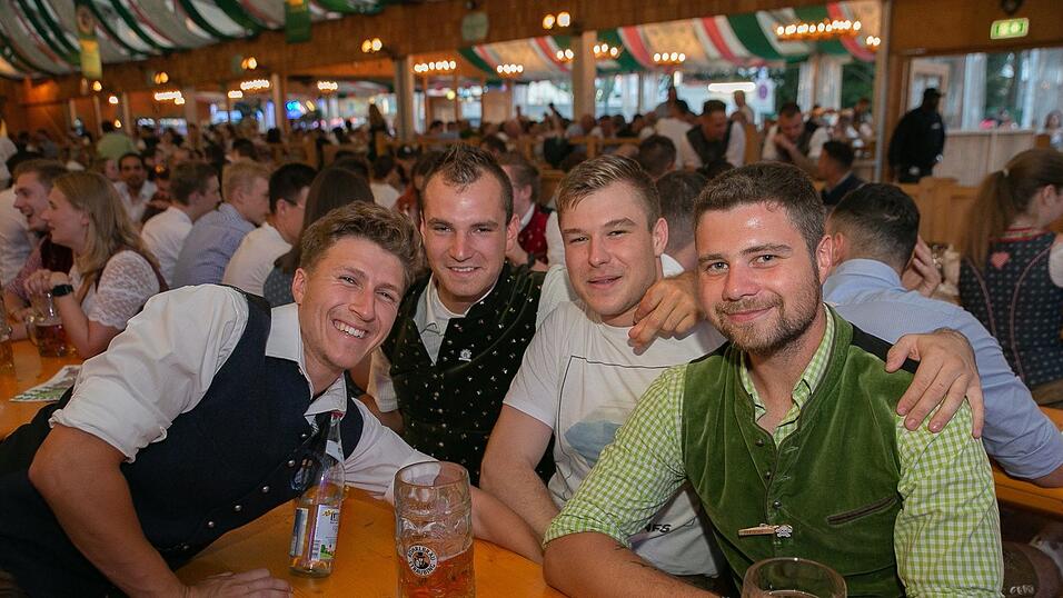 Die Partybilder von Montag, 15. August 2022, aus dem Festzelt Weckmann.