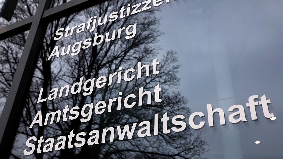 Wegen Bombendrohungen gegen die Augsburger Justiz ist ein Mann zu einer Bewährungsstrafe verurteilt worden. (Archivbild) Wegen Bombendrohungen gegen die Augsburger Justiz ist ein Mann zu einer Bewährungsstrafe verurteilt worden. (Archivbild)
