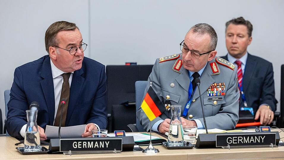 &laquo;Ich arbeite ausgezeichnet mit ihm zusammen, sehr vertrauensvoll&raquo;, sagt Verteidigungsminister Boris Pistorius &uuml;ber Generalinspekteur Carsten Breuer. (Archivbild)