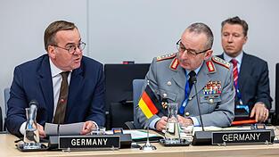 &laquo;Ich arbeite ausgezeichnet mit ihm zusammen, sehr vertrauensvoll&raquo;, sagt Verteidigungsminister Boris Pistorius &uuml;ber Generalinspekteur Carsten Breuer. (Archivbild)