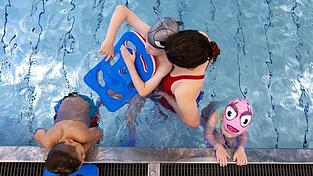 F&uuml;r viele Anf&auml;ngerschwimmkurse gibt es lange Wartelisten. (Symbolfoto)