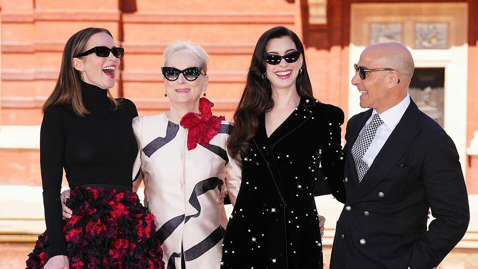 Die Stars des Kultfilms &laquo;Der Teufel tr&auml;gt Prada&raquo; standen 20 Jahre sp&auml;ter f&uuml;r die Fortsetzung vor der Kamera: Emily Blunt (l-r), Meryl Streep, Anne Hathaway und Stanley Tucci.