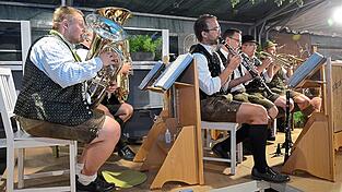 'Maschant' stehen f&uuml;r Tanzlmusi und eingestreute Klassiker wie 'Marina' und passte wunderbar zum Abend unter dem Olivenbaam.