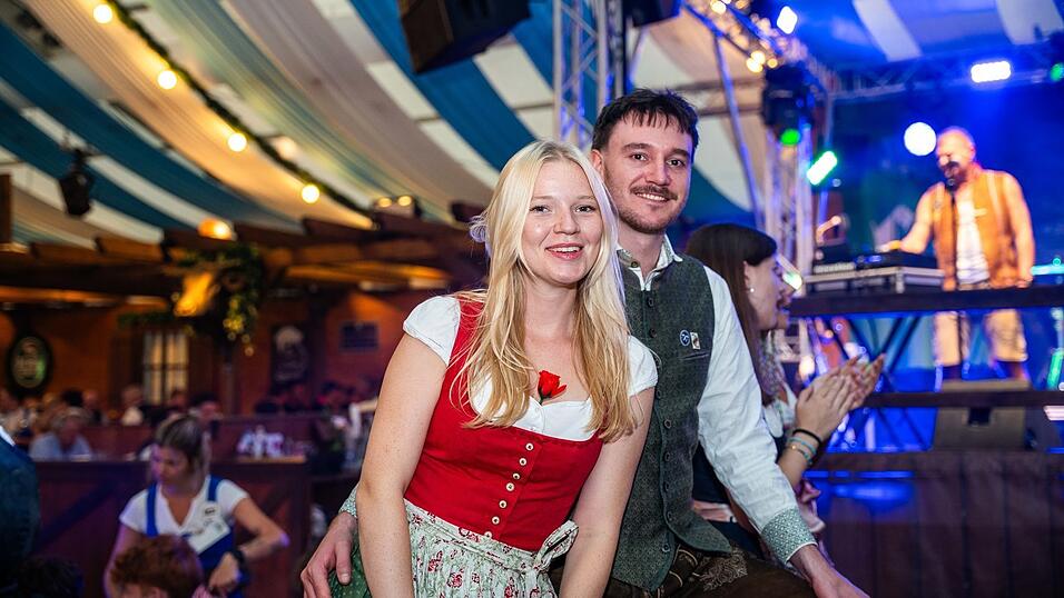 Die Partybilder vom Montag, 17. August, aus dem Festzelt Wenisch. Die Partybilder vom Montag, 17. August, aus dem Festzelt Wenisch.