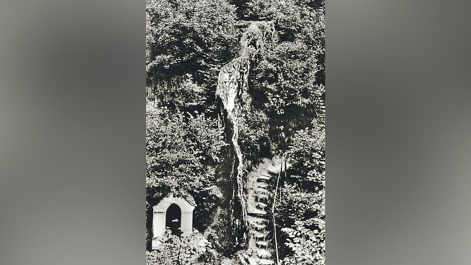 Ein Postkartenmotiv aus der Zeit vor 1920. Man kann feststellen, dass sich in den letzten Jahren die Form des Felsens durchaus ver&auml;ndert hat.