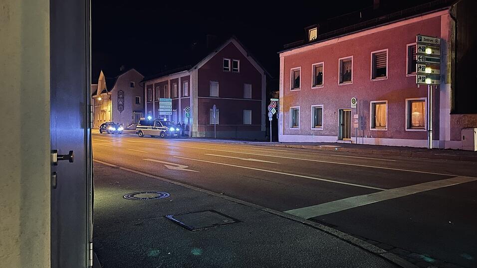 In der Geiselhöringer Straße kam es auf Höhe des Theresien Centers zu einem schweren Unfall. In der Geiselhöringer Straße kam es auf Höhe des Theresien Centers zu einem schweren Unfall.