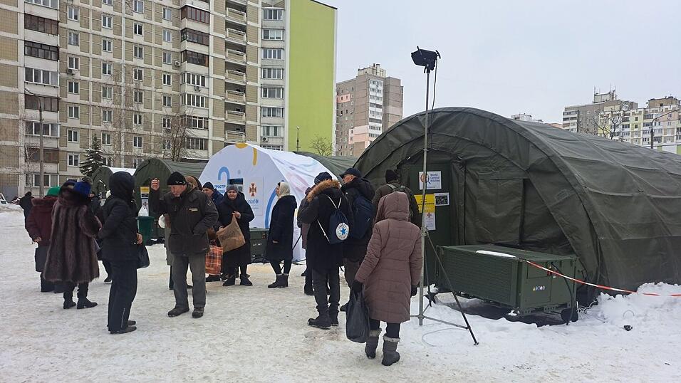 Ukrainische Behörden arbeiten mit internationalen Hilfsorganisationen zusammen, um von Heizungsausfällen betroffenen Menschen zu helfen. (Archivbild) Ukrainische Behörden arbeiten mit internationalen Hilfsorganisationen zusammen, um von Heizungsausfällen betroffenen Menschen zu helfen. (Archivbild)