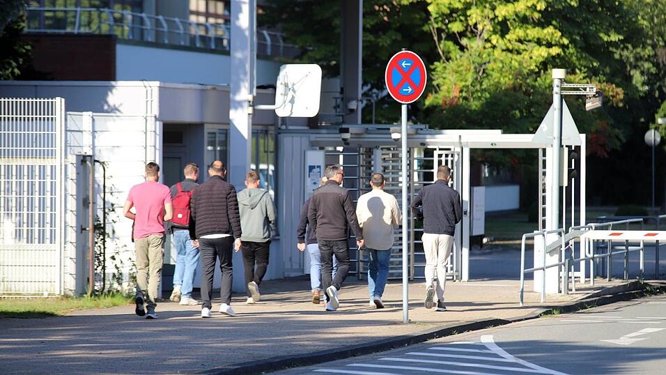 Wieder bangen Besch&auml;ftigte bei VW um ihre Jobs.