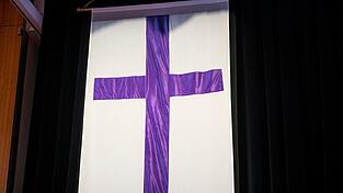 Erst seit 50 Jahren gibt es in der evangelischen Kirche in Bayern Pfarrerinnen. (Symbolbild)