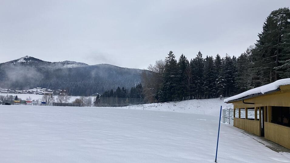 Blick auf den Hauptsportplatz des SV Lohberg. Nach Lage der Dinge k&ouml;nnen die Mannschaften des Vereins hier keine Spiele mehr austragen.